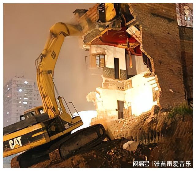 城管大战钉子户游戏_城管大战钉子户无敌版_城管无敌好看吗
