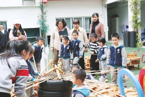 安吉游戏中幼儿,幼儿自主探索与成长的乐园